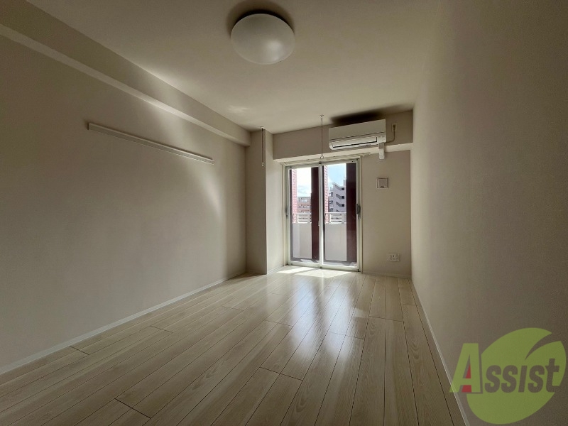 居室・リビング　洋室を撮影しました。白い壁でより広い印象です。