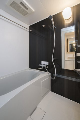 バス・シャワールーム　浴室乾燥機付きバス