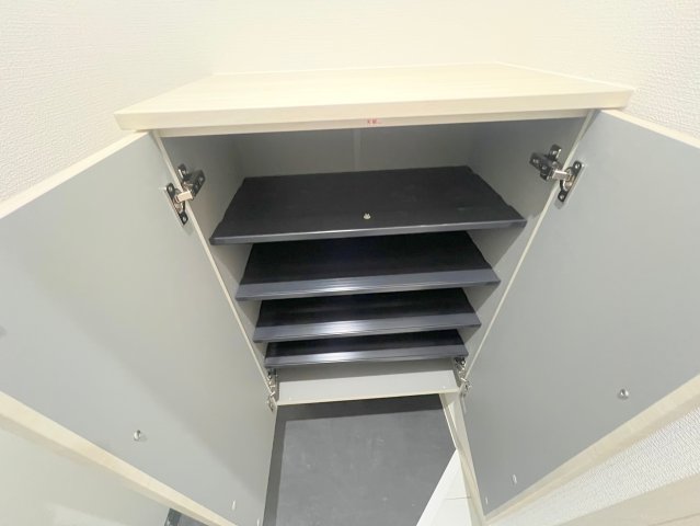 収納　大きいシューズボックスは靴がいっぱい入れれますね。