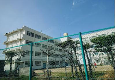 小学校　高槻市立冠小学校（小学校）まで576m
