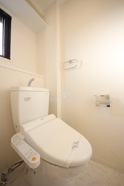 トイレ　室内写真は別タイプのものです