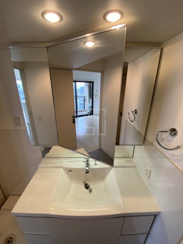 洗面設備　アルグラッド ザ・タワー心斎橋　独立洗面化粧台