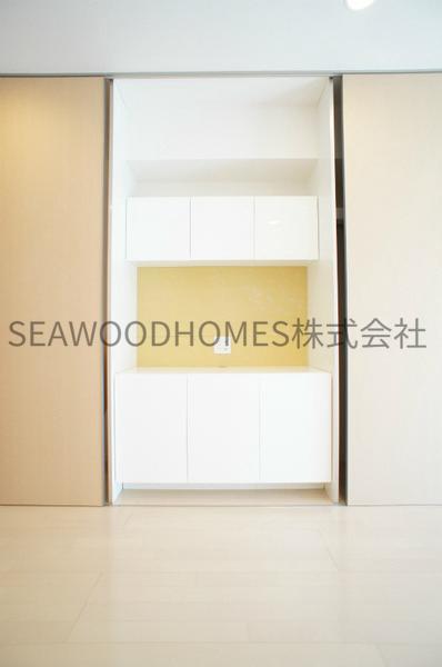 玄関　日当たり良好◎明るく気持ちのいいお部屋です。