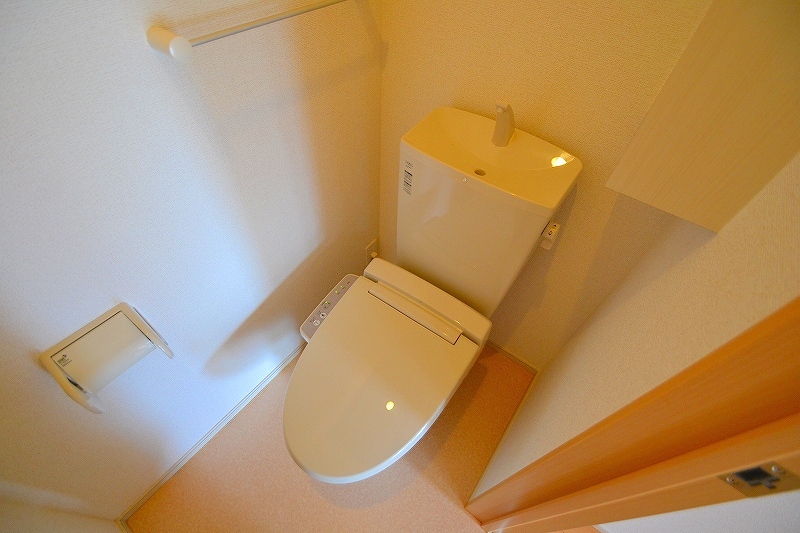 トイレ　温水洗浄便座です。