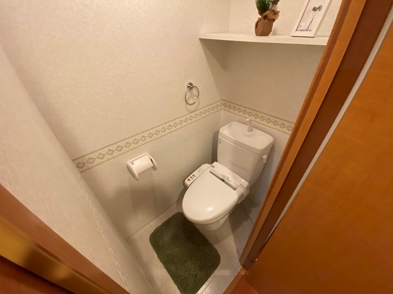 トイレ　※同建物の別のお部屋の写真です。