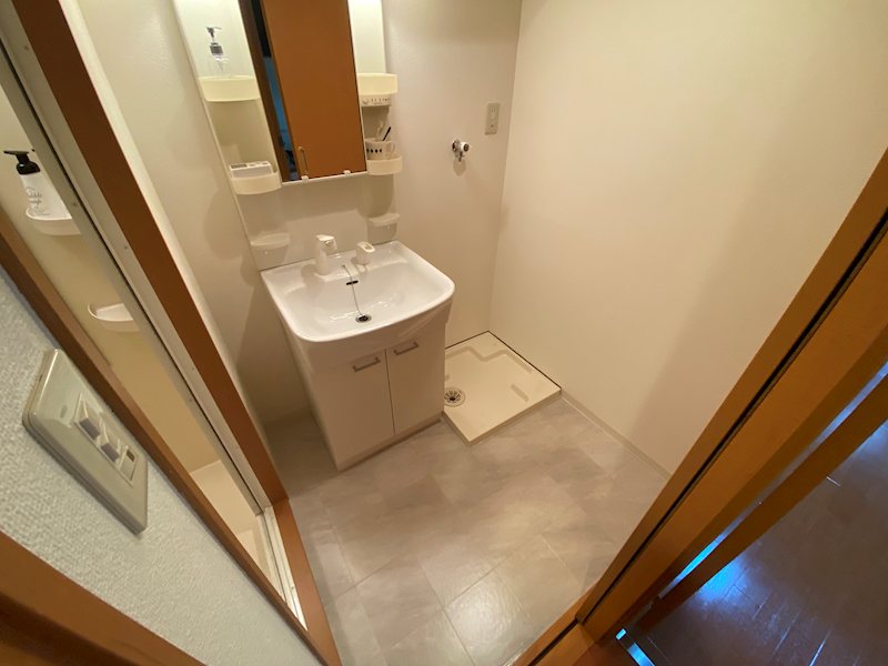 洗面設備　※同建物の別のお部屋の写真です。