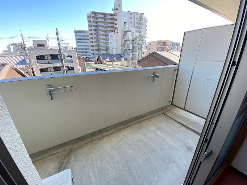 バルコニー　※同建物の別のお部屋の写真です。