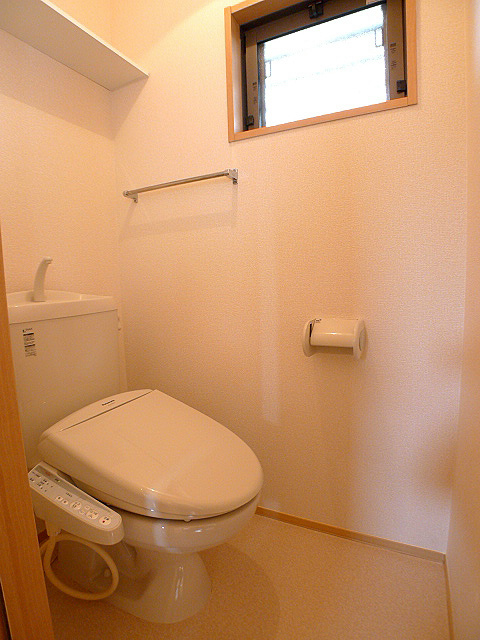 トイレ　トイレは温水洗浄便座付き