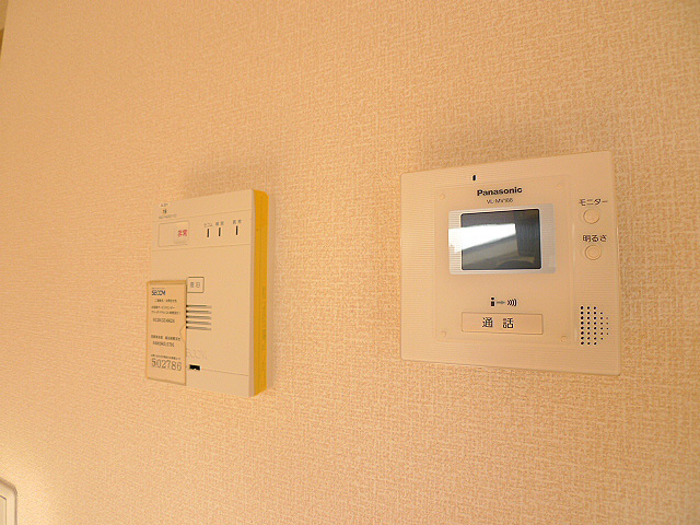 セキュリティ　TVインターホン、セコム完備