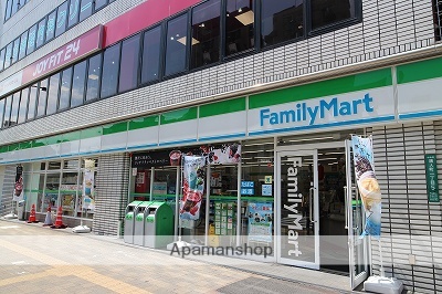 コンビニ　ファミリーマート（コンビニ）まで443m