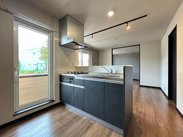 キッチン　人気の対面システムキッチンタイプです！