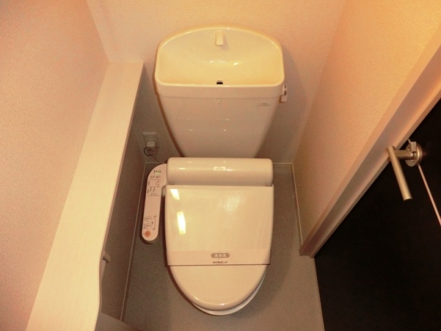 トイレ　ウォシュレット付きのトイレです♪