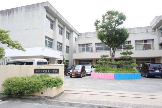 小学校　橿原市立畝傍東小学校（小学校）まで782m
