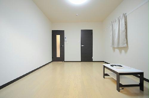 居室・リビング　１F・２F・３Fはフローリング仕様になります。