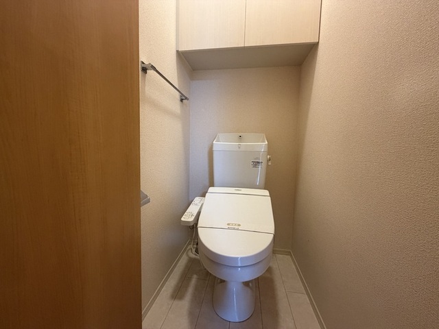 トイレ　温水洗浄便座