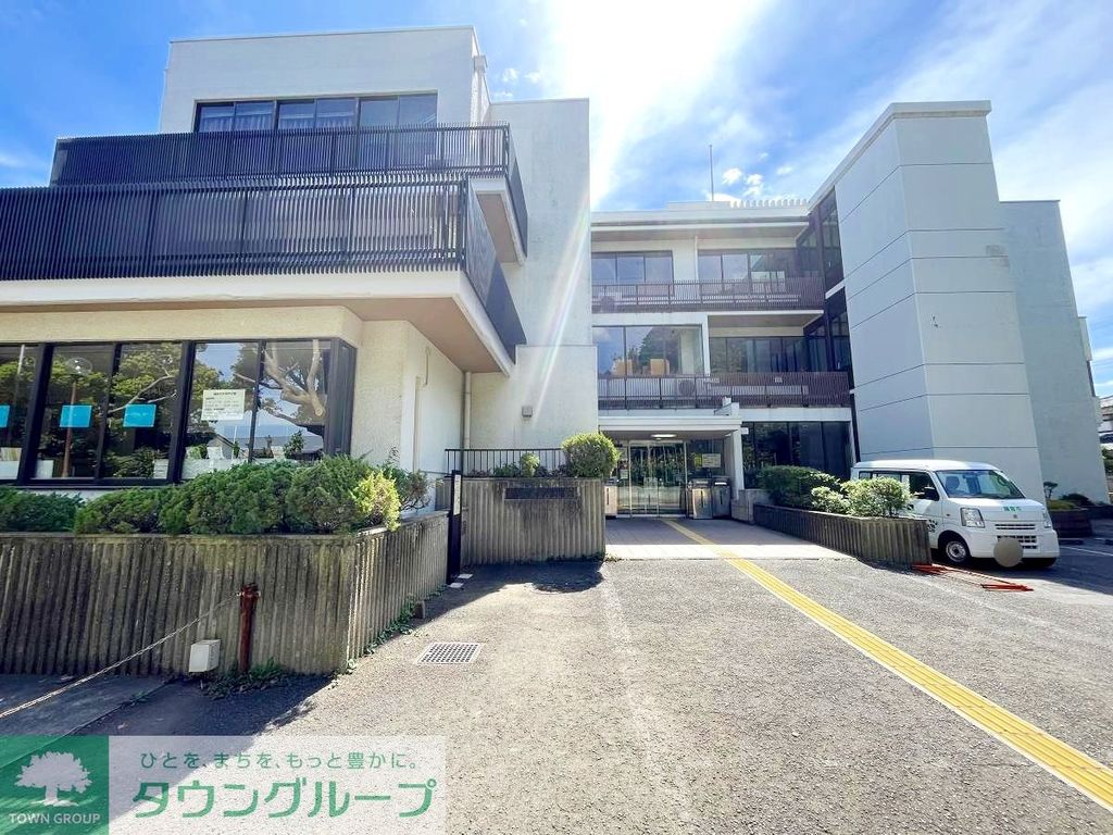 図書館　鎌倉市中央図書館（図書館）まで350m