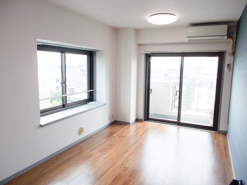 居室・リビング　☆明るい洋室☆