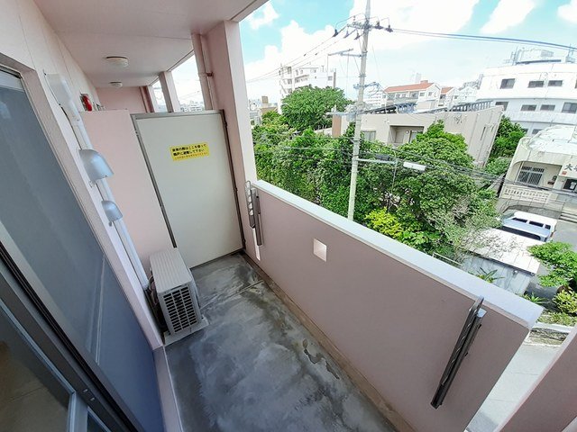 バルコニー　外からの目が気にならないバルコニーで洗濯物が干せます