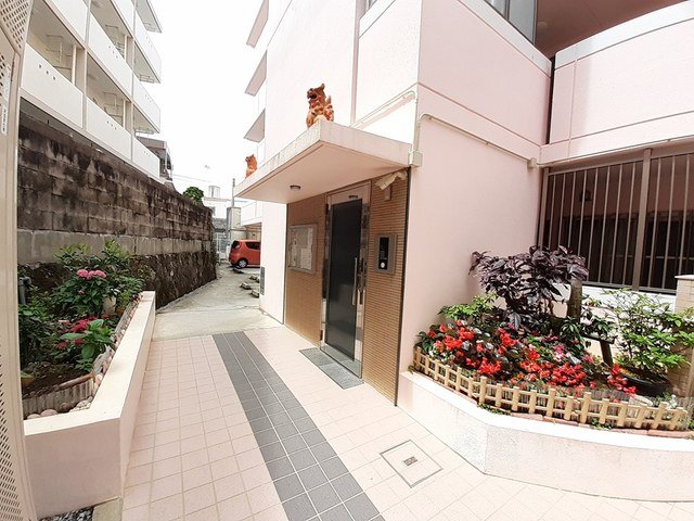 エントランス　清潔なエントランスです