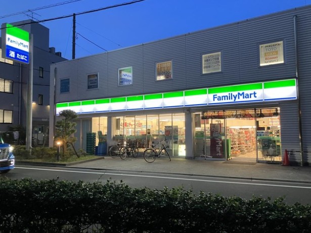 コンビニ　ファミリーマート目黒中町店（コンビニ）まで493m
