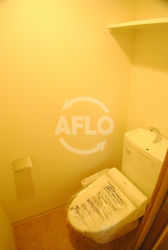 トイレ　エスリード難波サウス　温水洗浄便座