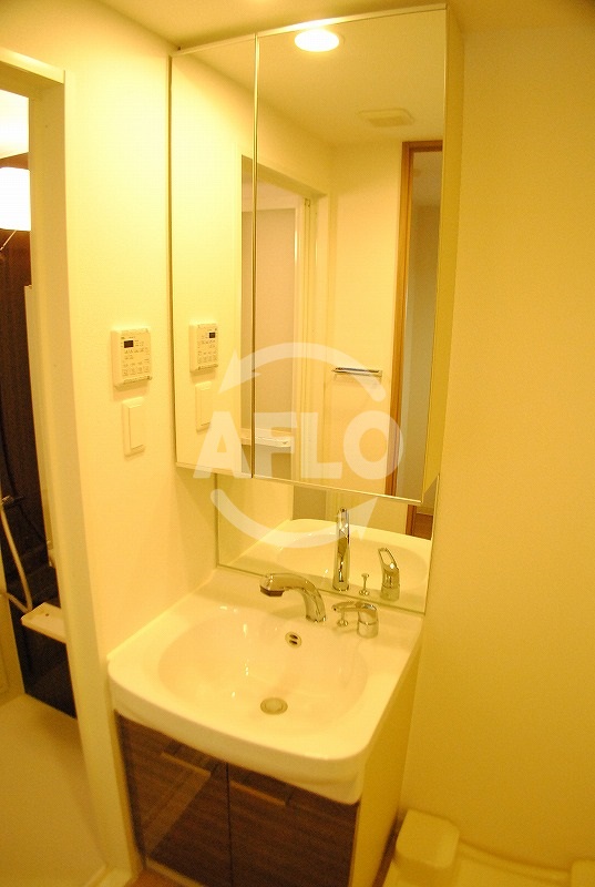 洗面設備　エスリード難波サウス　独立洗面化粧台