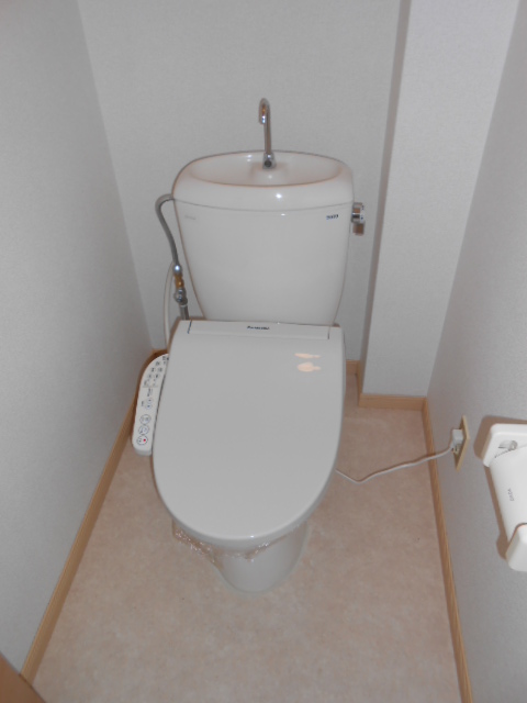 トイレ　温水洗浄便座完備