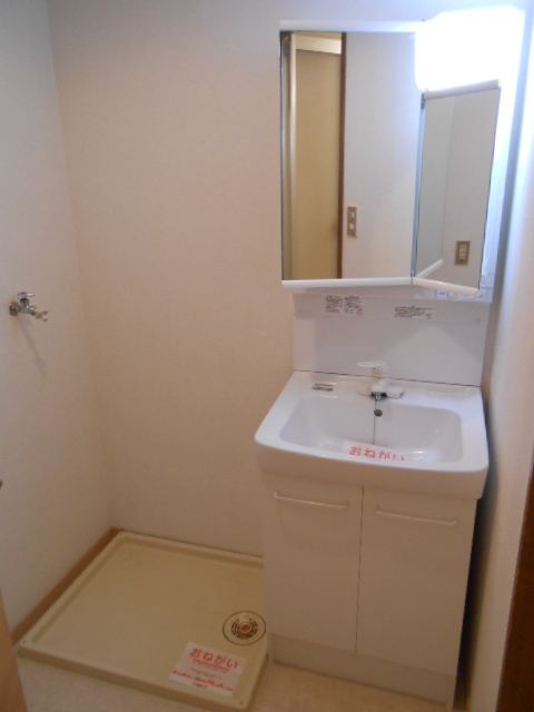 洗面設備　独立洗面化粧台・屋内洗濯機置場完備