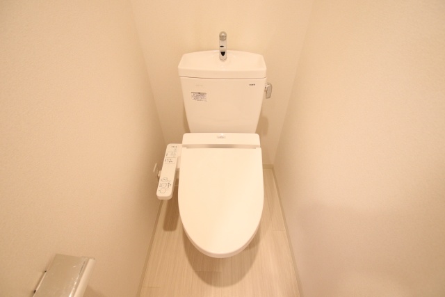 トイレ　※別室の参考写真の為、現況優先です。