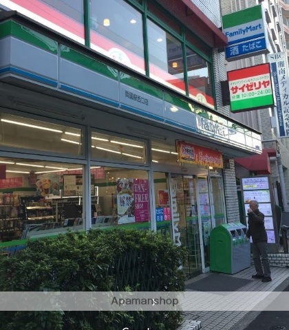 コンビニ　ファミリーマート（コンビニ）まで589m