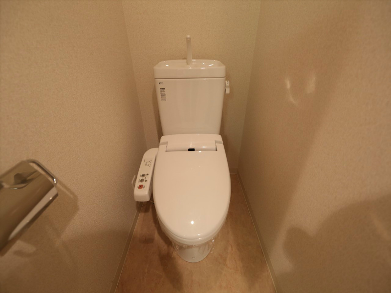 トイレ　温水洗浄暖房便座付トイレ