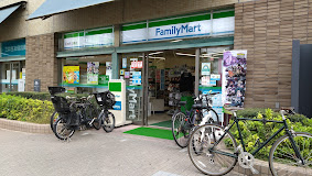コンビニ　ファミリーマート 石神井公園店（コンビニ）まで39m