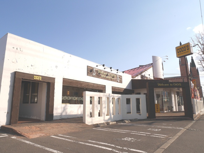 飲食店　ココス（飲食店）まで410m