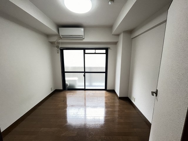 その他部屋・スペース　広くて明るい寝室