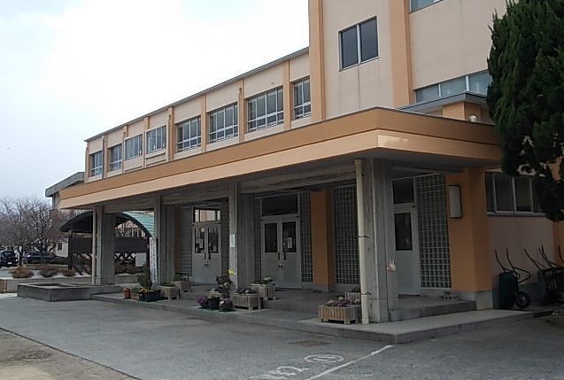小学校　外江小学校（小学校）まで850m