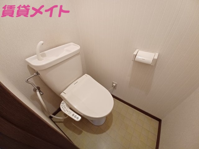 トイレ　同物件の別の号室の画像です。