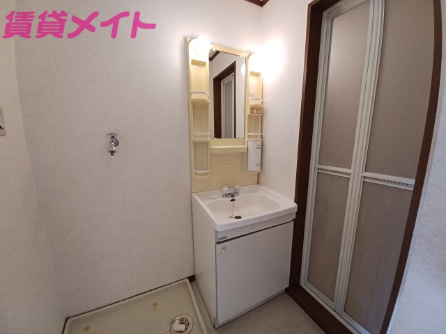 洗面設備　同物件の別の号室の画像です。
