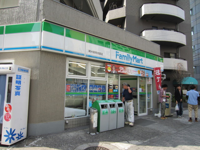 コンビニ　ファミリーマートシンヤ雑司が谷店（コンビニ）まで108m