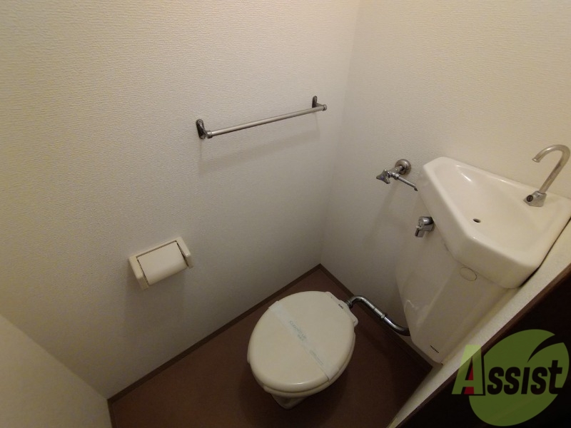 トイレ　こちらはトイレです。清潔感があり、安心して使用できます。