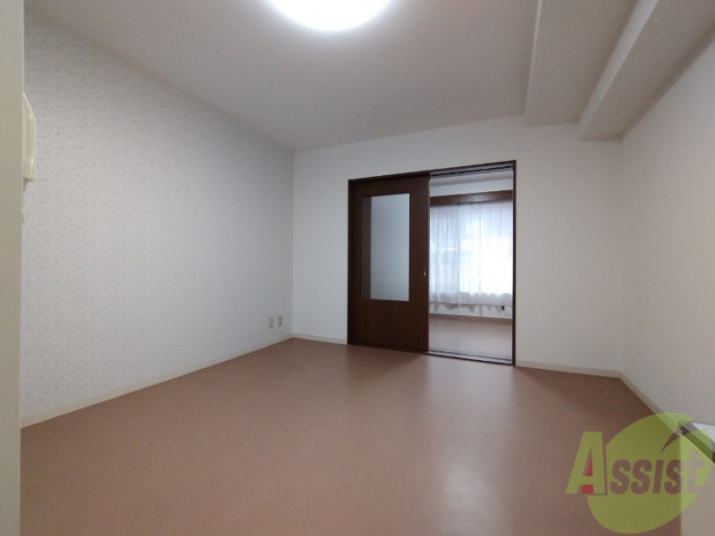 居室・リビング　広くてキレイなお部屋が広がっていて、充実した生活が送れそう。