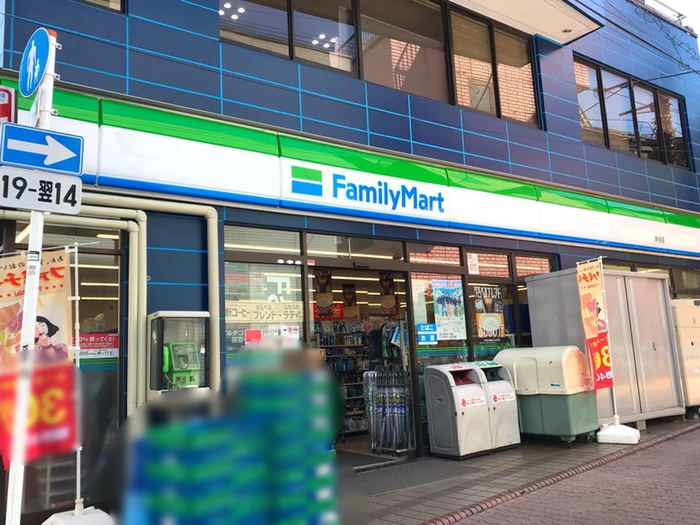 コンビニ　ファミリーマート（コンビニ）まで358m