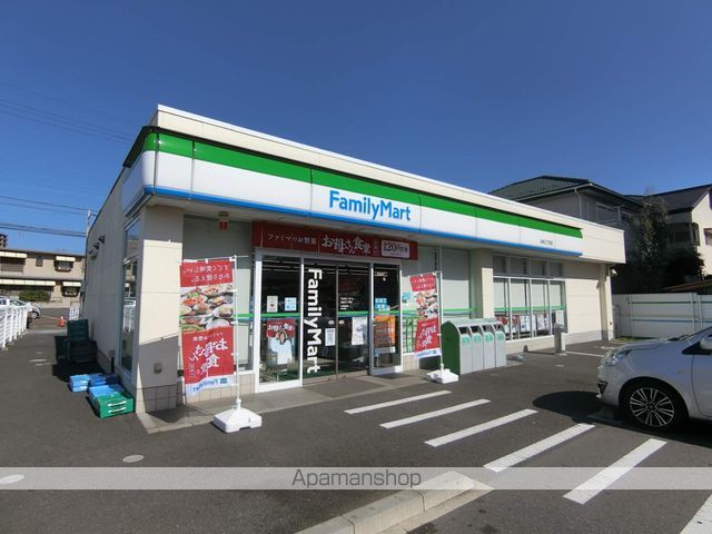 コンビニ　ファミリーマート（コンビニ）まで591m