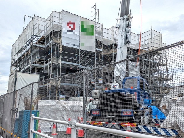 建物外観　建築中