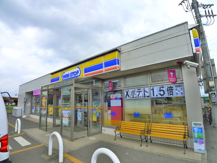 コンビニ　ミニストップ四街道物井店（コンビニ）まで615m