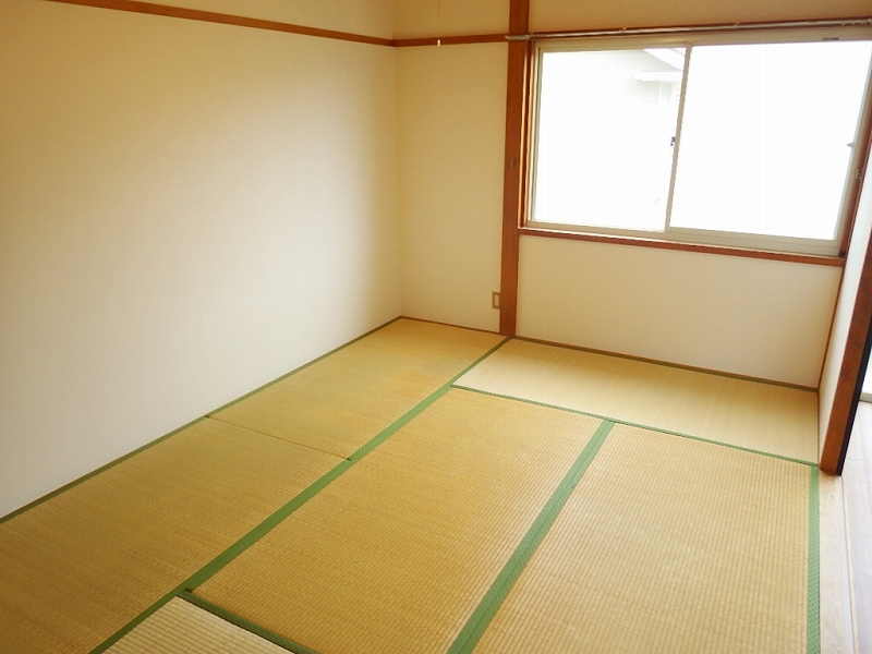 その他部屋・スペース　和室もしっかり陽が差し込みます◎（退去前の写真になります）
