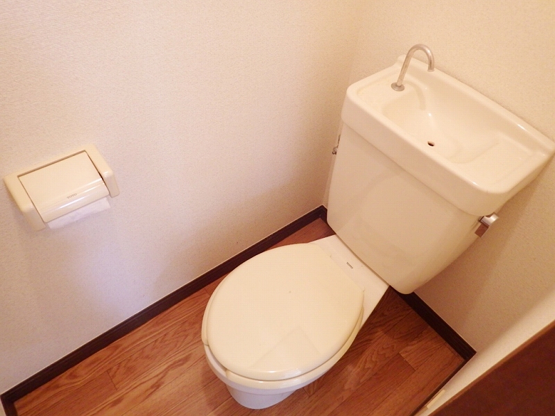 トイレ　嬉しいバストイレ別！（退去前の写真になります）