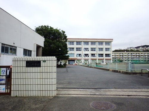 中学校　横須賀市立武山中学校（中学校）まで1243m
