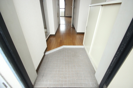 玄関　※別部屋の写真です
