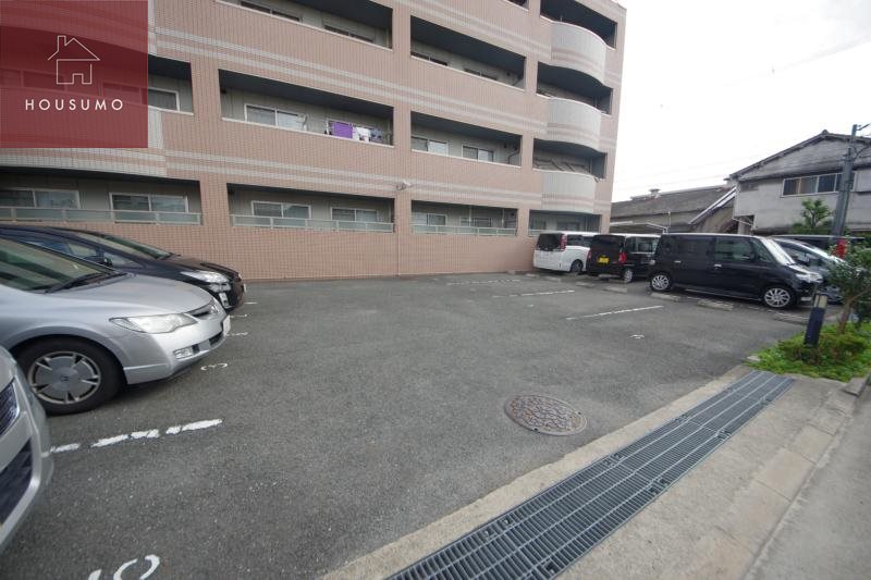 駐車場　車をお持ちの方に嬉しい駐車場付きの物件です
