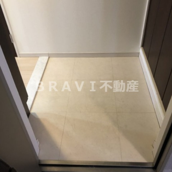 玄関　【サムティ本町東レジックス】ゆったりとした玄関です